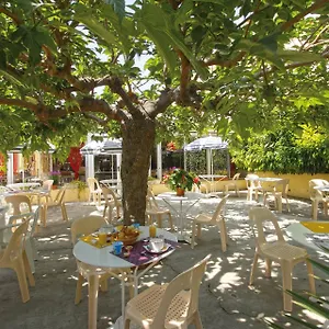 ** Hotel La Croix De Malte Francia